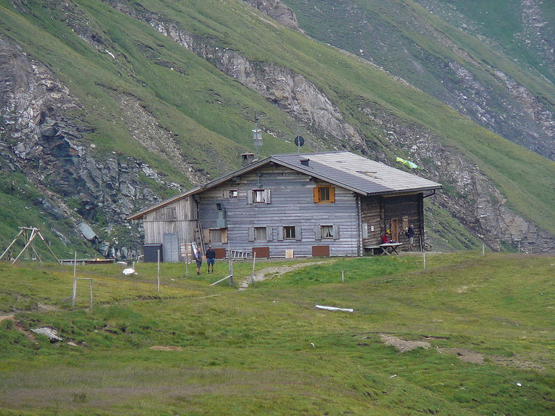 File:Rifugio Bressanone.jpg