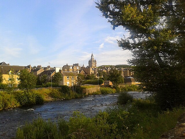 The River Teviot running through Hawick, with the town hall visible