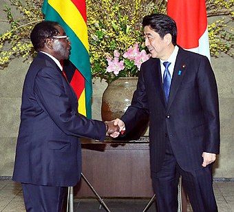 Mugabe meeting Japanese prime minister Shinzo Abe in 2016