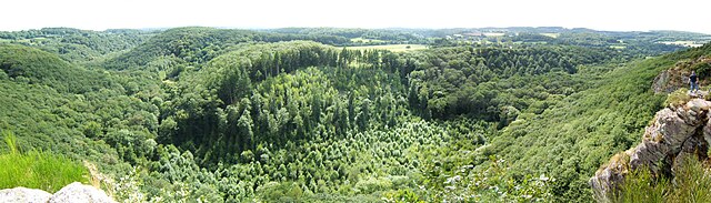 La vallée de la Rouvre depuis le belvédère des Roches d’Oëtre.