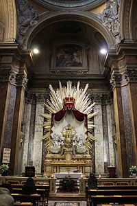 Altar-mor e o sacrário.