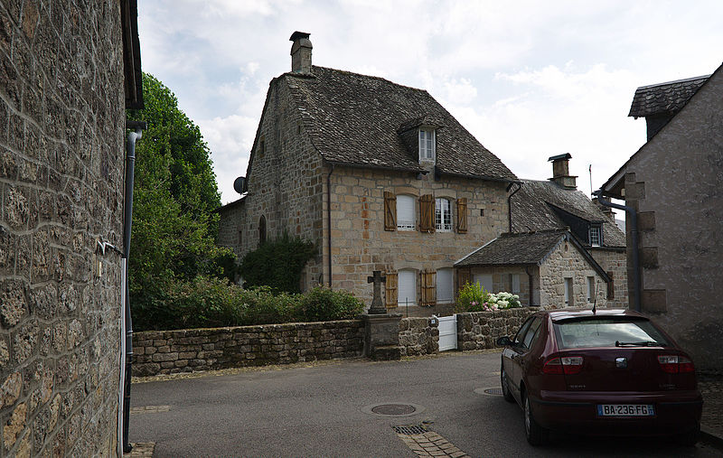 File:Rosiers d'Égletons - Maison 01.jpg