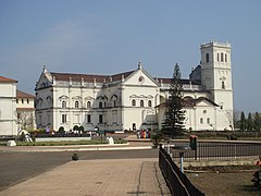 A Catedral da Sé em Goa, na Índia, um exemplo da arquitetura portuguesa e uma das maiores igrejas da Ásia.