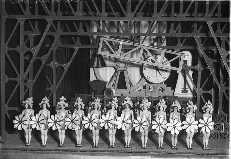 File:SLNSW 8592 Modernistic idea set and State Theatre Ballet at the Theatre.jpg