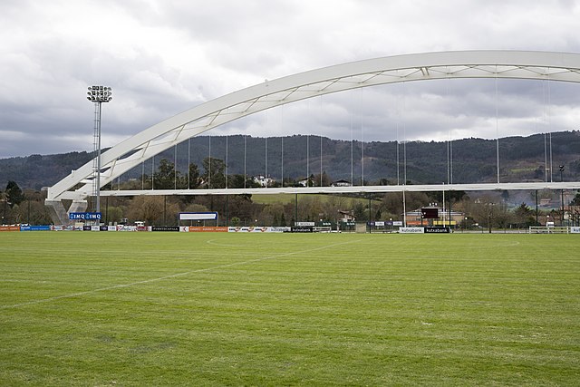 The San Mamés arch at Lezama Field 2 in 2016; the club later installed spectator seating underneath the arch