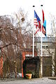 Lëtzebuergesch: D'Monument fir d'5th U.S. Armored Division zu Sandweiler um Kapellebierg. English: IN HONOR OF THE VALIANT 5TH U.S. ARMORED DIVISION WHO LIBERATED OUR COUNTRY ON SEPTEMBER 10TH 1944, AND IN MEMORY OF SGT JOSEPH L. PASSET AND SGT JESSE MITTICA, THE FIRST U.S. SOLDIERS KILLED ON THE SOIL OF SANDWEILER.</ br>SANDWEILER, SEPTEMBER 10TH 1994