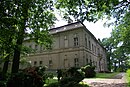 Castle with castle park and castle garden including ice cellar and farm yard with old manor house, two gatehouses and two farm workers' houses with courtyard buildings