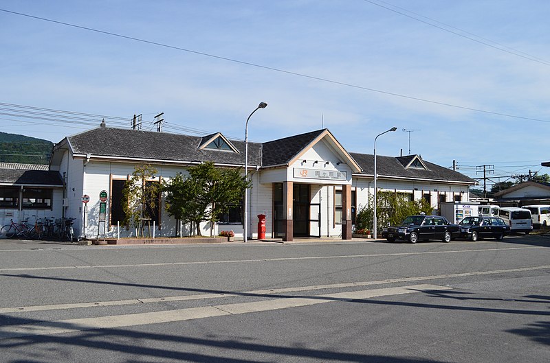 File:Sekigahara Station, ekisha.jpg