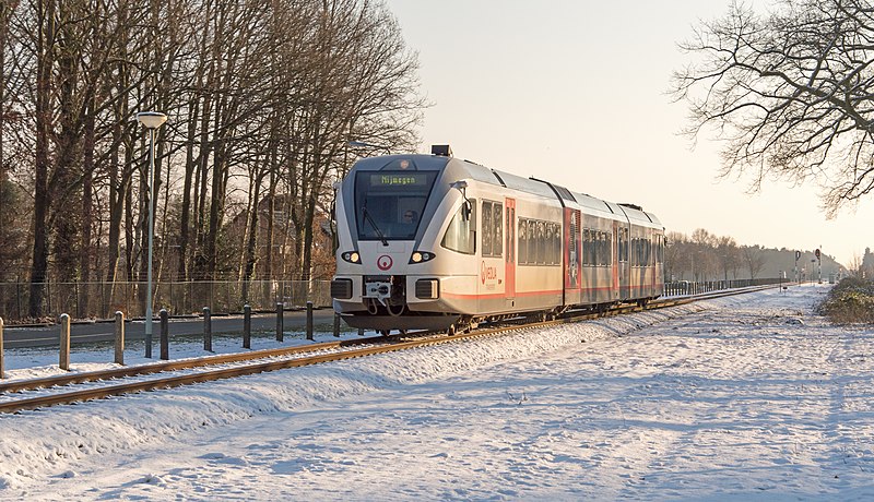 File:Smakt Veolia GTW 357 als stoptrein Roermond - Nijmegen (15530613583).jpg