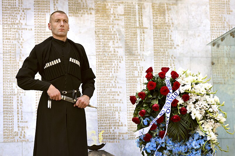 File:Soldier standing his post at a memorial at Hero Square, Tbilisi.jpg