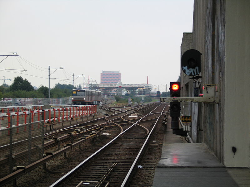 File:Station Duivendrecht1.jpg