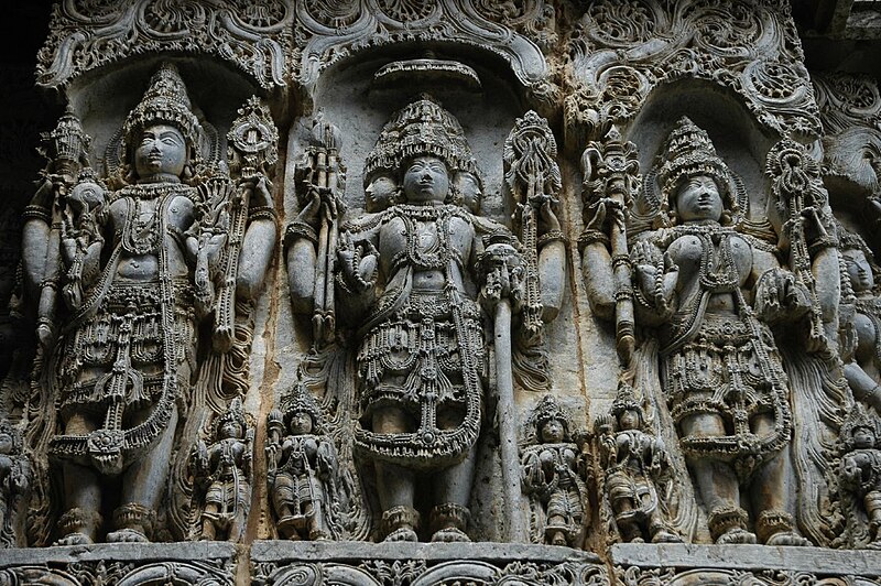 File:Stone sculptures of three women.jpg