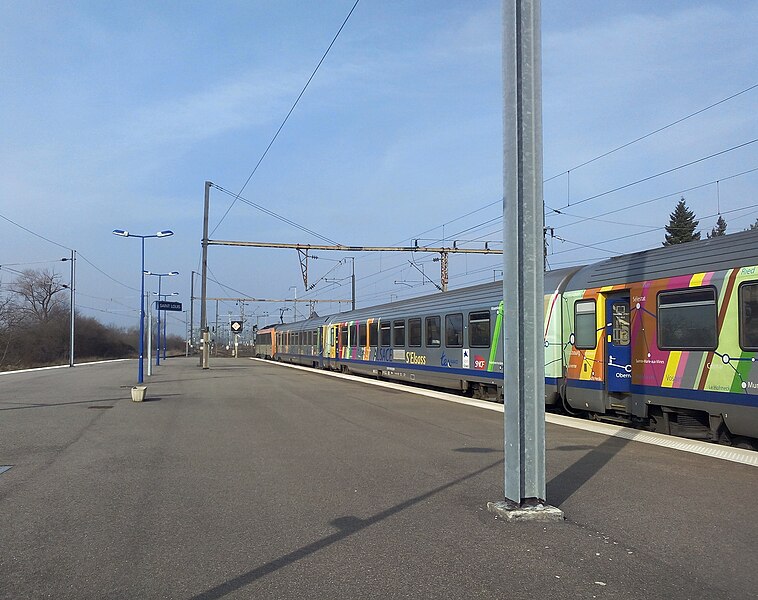 File:TER 200, gare de Saint-Louis 2015.jpg