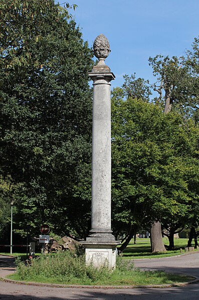 File:Tall Column, Trent Park, Enfield.JPG