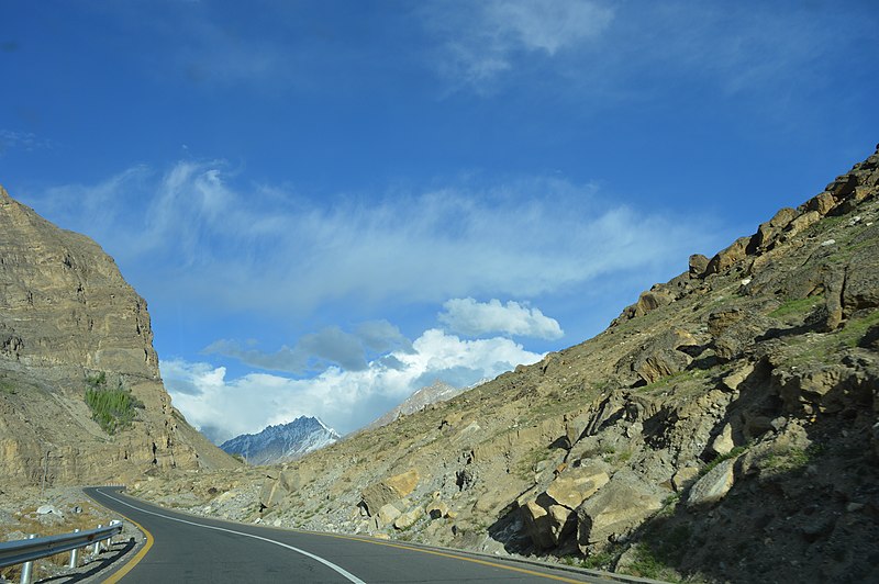 File:The way to Attabad Lake.JPG