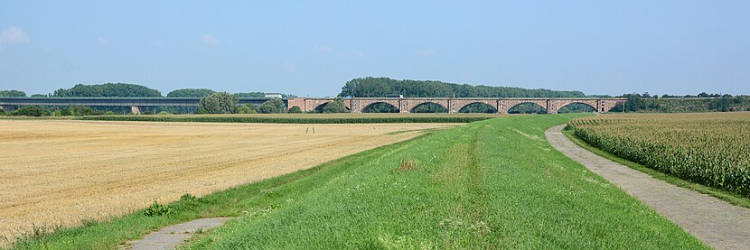 A 6 Theodor-Heuss-Brücke: Geographische Lage, Konstruktion, Geschichte