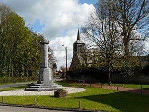 Thun-Saint-Martin monument aux morts et église.JPG