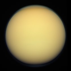 A Titan természetes színekben