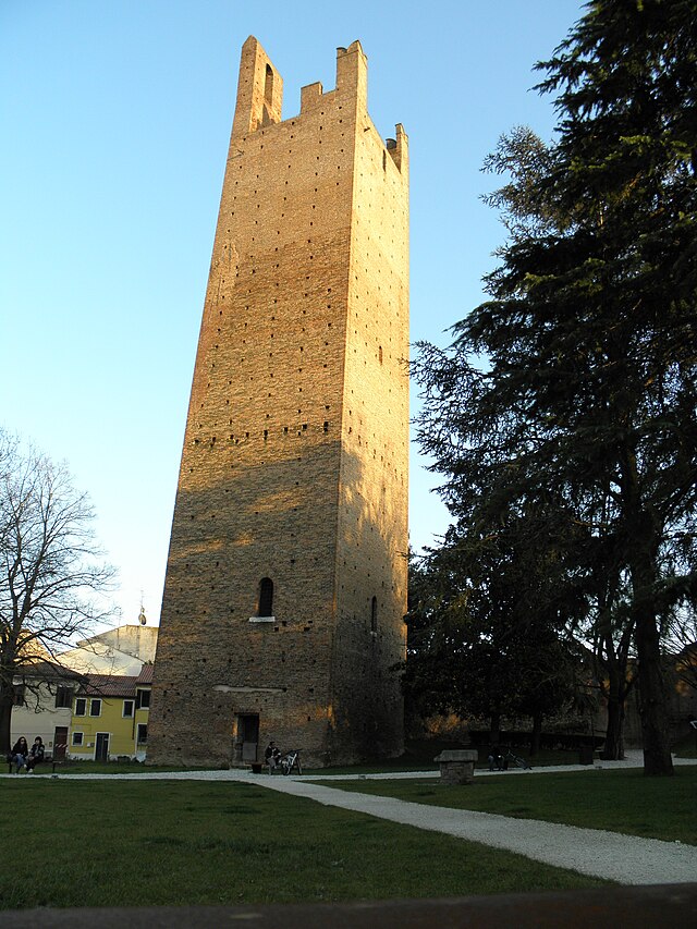 המגדל ששרד מביצורי העיר (Torre Donà)