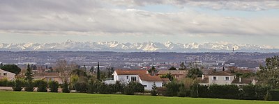 View of the Pyrenees from Toulouse (at a distance of 100 kilometers, the mountains are not visible most of the time) Toulouse - vue sur les Pyrenees.jpg