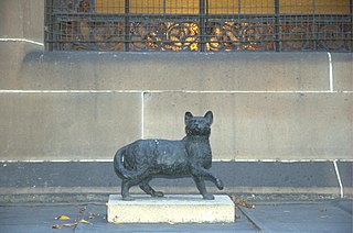 Trim the cat statue, Sydney