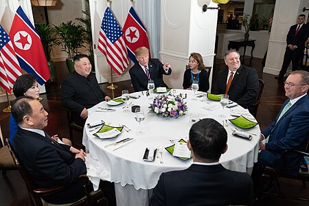 Tập_tin:U.S.-DPRK_delegation_having_dinner_during_Hanoi_Summit.jpg