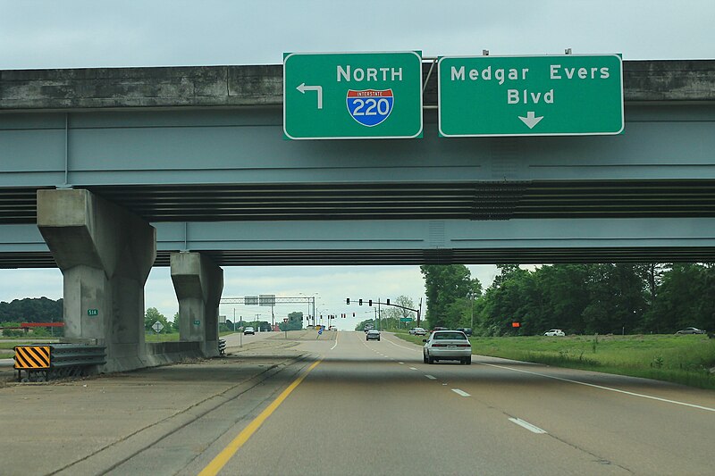 File:US49 South - Continued on I-220 South - Medgars Evers Blvd (41895309781).jpg