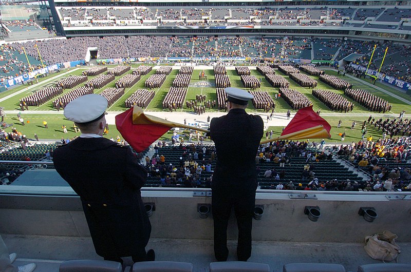 File:US Navy 041204-N-9693M-003 Parade of Midshipmen at 105th Army Navy game.jpg