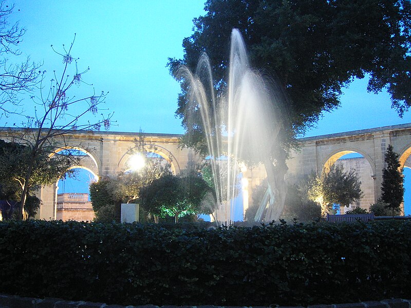 File:Upper Barrakka Gardens 3.jpg