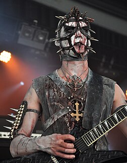 Enzifer, guitariste d'Urgehal, groupe de black metal norvégien, au Metal Mean Festival, en août 2011, à Méan (province de Namur), en Belgique. (définition réelle 2 848 × 3 650)