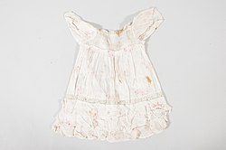 File:Vestido de Boneca, Acervo do Museu Paulista da USP (11) (1).jpg ...