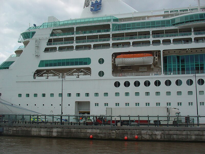 File:Vision of the Seas at Liverpool, 16th June 2011 - DSC00998.JPG