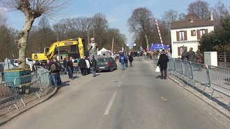 Soubor: Wallers - Passage du Paris-Roubaix 7. dubna 2013 (014E) .ogv