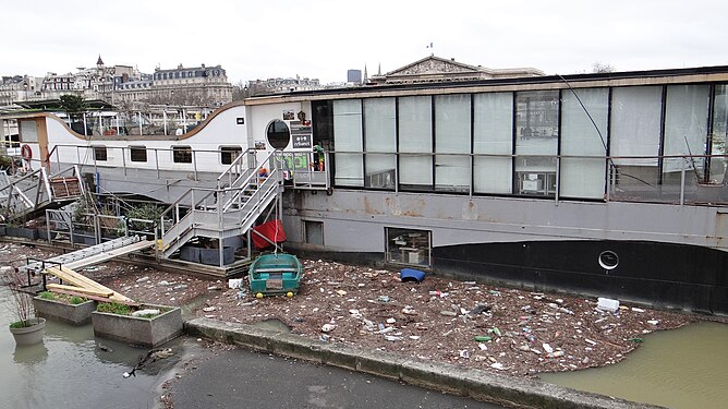 Water pollution in Paris, France