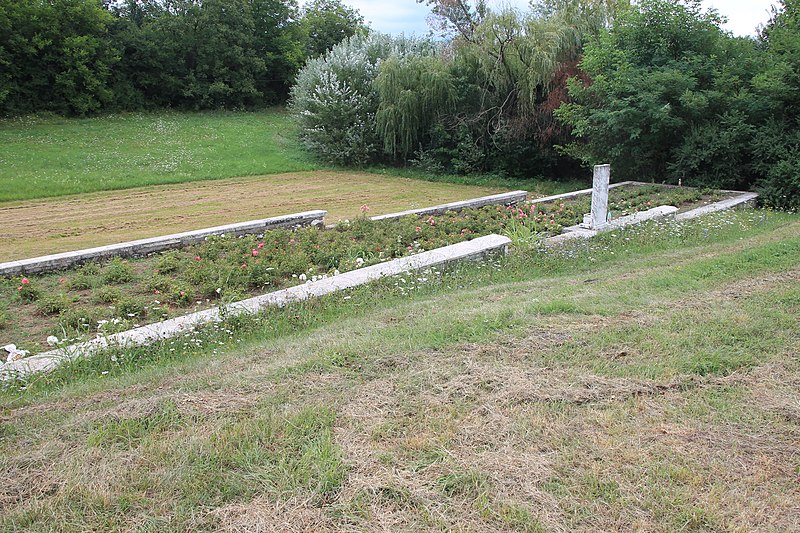 File:Wiki Šumadija XIŠumarice Memorial Park 506.jpg