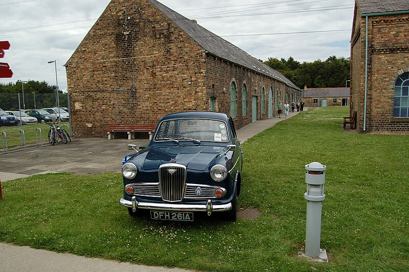 File:Woodhorn Classic Car Show 2011 (5922846992).jpg