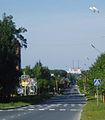 Straße in Saretschny, im Hintergrund das Kernkraftwerk