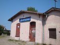 English: Train station in Żelistrzewo, Puck county, Poland. Line 213. Grafitti removed from original file Polski: Stacja kolejowa w Żelistrzewie koło Pucka, na linii kolejowej 213. Grafitti na scianie usunięte w programie graficznym Camera location 54° 40′ 30″ N, 18° 24′ 54″ E  View all coordinates using: OpenStreetMap