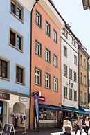 "To the red flag" (middle) Hussenstrasse 7, Konstanz.jpg