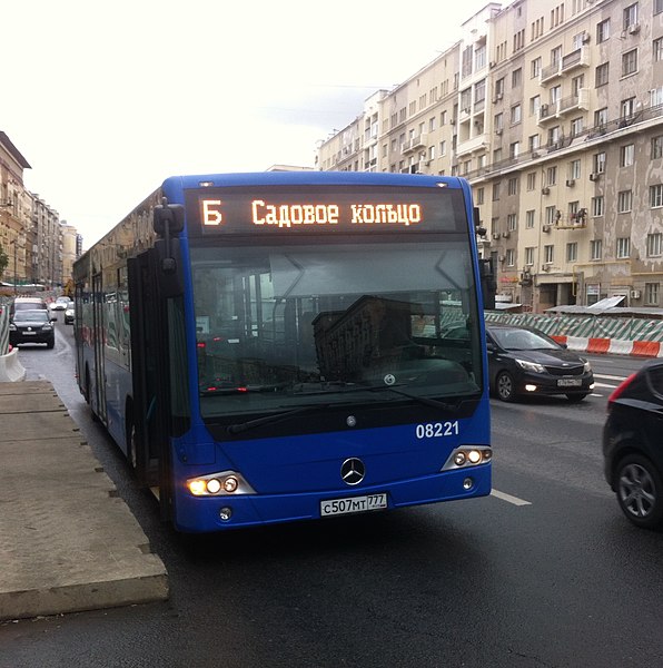 File:Автобус Mercedes-Benz, маршрут Б, Земляной Вал, Москва.jpg