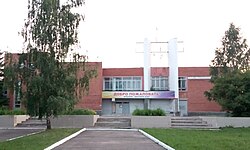 Pohled na Dům kultury Shurskol (červen 2018)