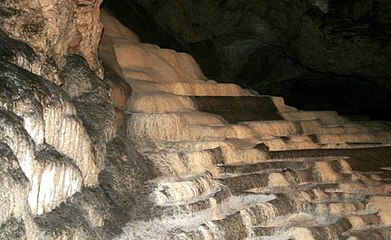 Водопад у Лазаревој пећини.jpg