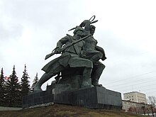 Памятник героям Октябрьской революции ve гражданской войны. Вид спереди-справа..jpg