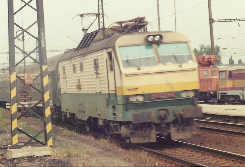File:150 023-5 (E 499.2), Ostrava-Svinov 1991 (Czechoslovakia) a.jpg