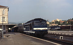 Station met locomotief serie BB 67400 (1992)