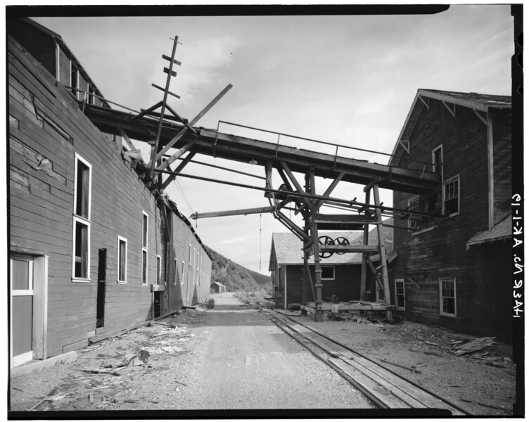 File:19. LINES FROM CONCENTRATION MILL TO LEACHING PLANT, LOOKING SOUTH - Kennecott Copper Corporation, On Copper River ^ No - LOC - hhh.ak0003.photos.000992p.tif