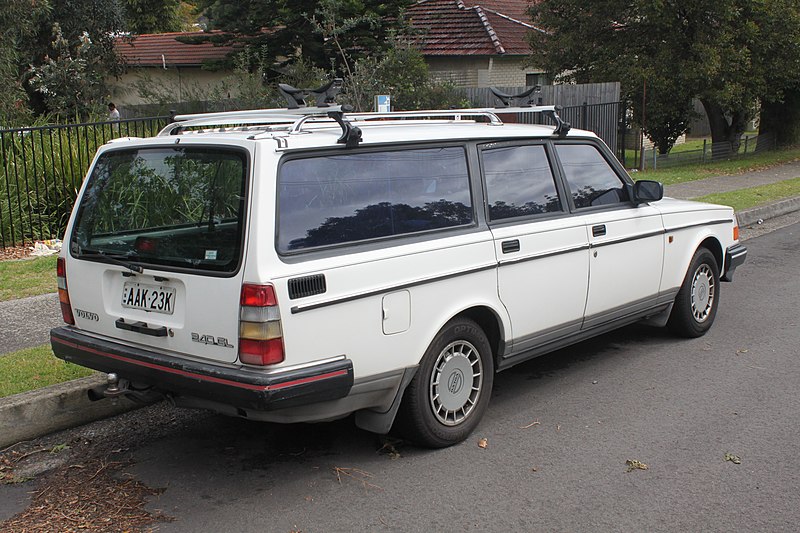 File:1991 Volvo 240 GL station wagon (22392437001).jpg - Wikimedia Commons.