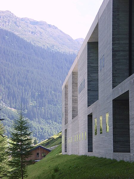 File:2005-08-06-Therme-Vals-Peter-Zumthor 05.jpg