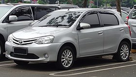 2013 Toyota Etios Valco E (Indonésie) vue de face.jpg
