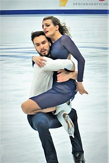 Gabriella Papadakis and Guillaume Cizeron perform a curve lift 2018 EC Gabriella Papadakis Guillaume Cizeron 2018-01-20 16-54-41 (2).jpg